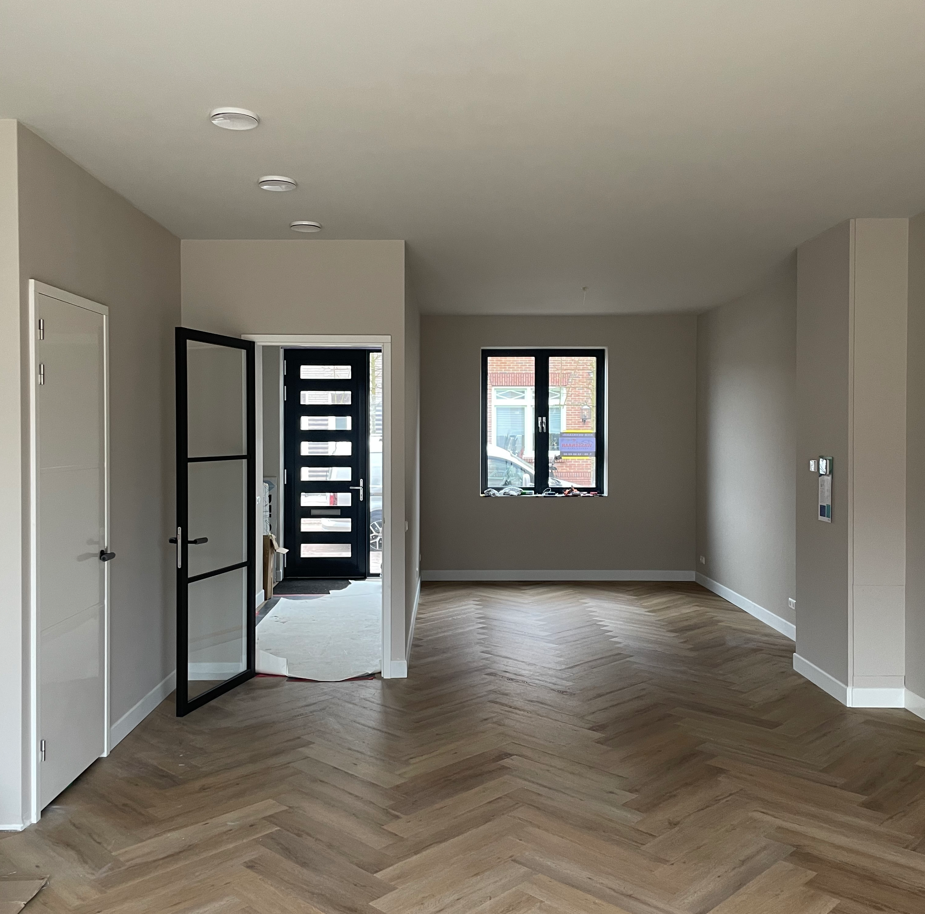 Renovlies in nieuwbouwwoning aangebracht door AmsterdamBehang